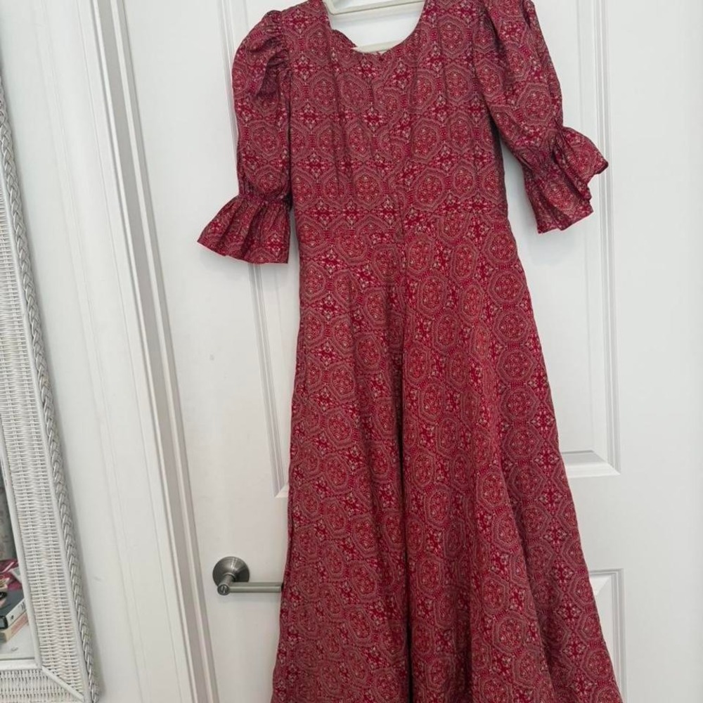Red Paisley Puff Sleeve Tie Front Midi Dress — Size M (6-8) - Picture 6 of 8